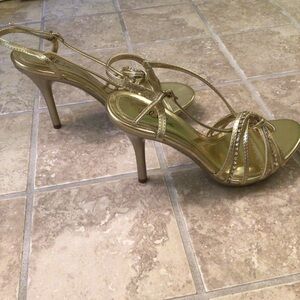 Ellie Size 7 Gold Color Strappy Heels